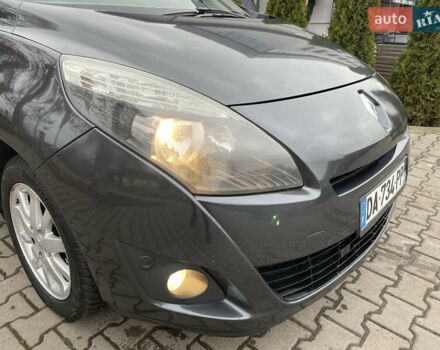 Серый Рено Гранд Сценик, объемом двигателя 1.6 л и пробегом 215 тыс. км за 6850 $, фото 6 на Automoto.ua