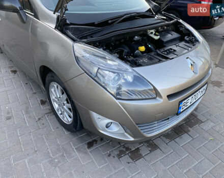 Серый Рено Гранд Сценик, объемом двигателя 1.46 л и пробегом 280 тыс. км за 8000 $, фото 18 на Automoto.ua