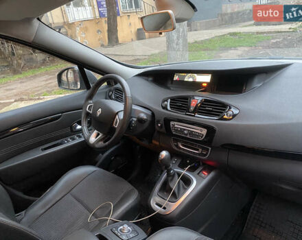 Сірий Рено Гранд Сценік, об'ємом двигуна 1.87 л та пробігом 220 тис. км за 8000 $, фото 36 на Automoto.ua