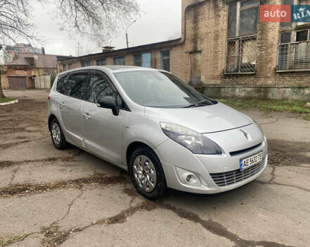 Сірий Рено Гранд Сценік, об'ємом двигуна 1.87 л та пробігом 220 тис. км за 8000 $, фото 5 на Automoto.ua