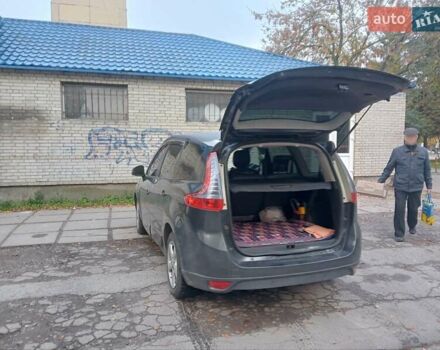 Серый Рено Гранд Сценик, объемом двигателя 1.46 л и пробегом 318 тыс. км за 7200 $, фото 9 на Automoto.ua