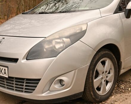 Серый Рено Гранд Сценик, объемом двигателя 1.6 л и пробегом 330 тыс. км за 7400 $, фото 2 на Automoto.ua