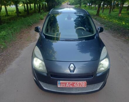 Серый Рено Гранд Сценик, объемом двигателя 0 л и пробегом 216 тыс. км за 6700 $, фото 1 на Automoto.ua