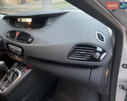 Сірий Рено Гранд Сценік, об'ємом двигуна 1.87 л та пробігом 220 тис. км за 8000 $, фото 37 на Automoto.ua