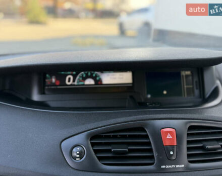 Серый Рено Гранд Сценик, объемом двигателя 1.6 л и пробегом 305 тыс. км за 6900 $, фото 17 на Automoto.ua