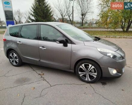 Серый Рено Гранд Сценик, объемом двигателя 1.6 л и пробегом 267 тыс. км за 8150 $, фото 11 на Automoto.ua