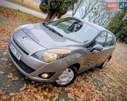 Серый Рено Гранд Сценик, объемом двигателя 1.5 л и пробегом 261 тыс. км за 5999 $, фото 2 на Automoto.ua