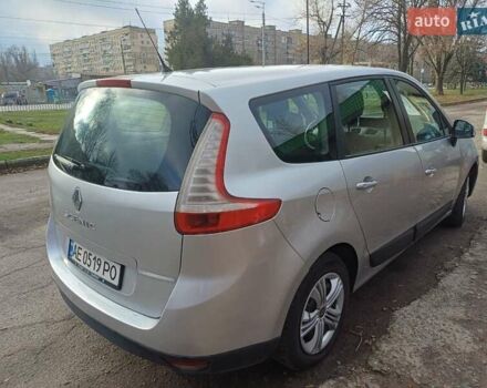 Сірий Рено Гранд Сценік, об'ємом двигуна 1.6 л та пробігом 275 тис. км за 8000 $, фото 1 на Automoto.ua
