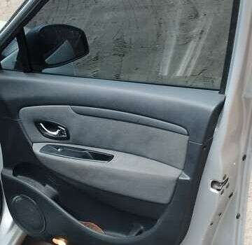 Сірий Рено Гранд Сценік, об'ємом двигуна 2 л та пробігом 329 тис. км за 7350 $, фото 9 на Automoto.ua