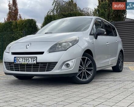 Серый Рено Гранд Сценик, объемом двигателя 2 л и пробегом 249 тыс. км за 8450 $, фото 2 на Automoto.ua