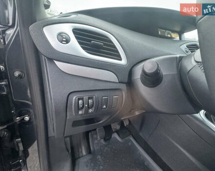 Сірий Рено Гранд Сценік, об'ємом двигуна 1.6 л та пробігом 219 тис. км за 9000 $, фото 33 на Automoto.ua