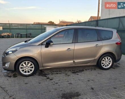 Серый Рено Гранд Сценик, объемом двигателя 1.6 л и пробегом 271 тыс. км за 7600 $, фото 13 на Automoto.ua