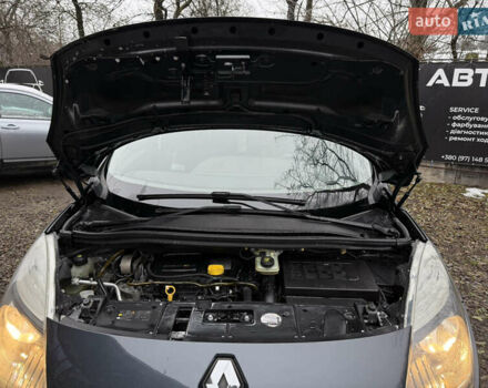 Серый Рено Гранд Сценик, объемом двигателя 1.6 л и пробегом 265 тыс. км за 7950 $, фото 52 на Automoto.ua