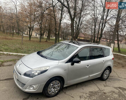 Сірий Рено Гранд Сценік, об'ємом двигуна 1.87 л та пробігом 220 тис. км за 8000 $, фото 15 на Automoto.ua