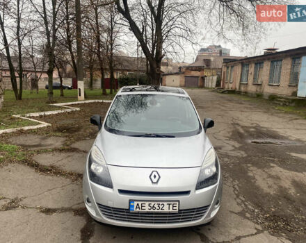 Сірий Рено Гранд Сценік, об'ємом двигуна 1.87 л та пробігом 220 тис. км за 8000 $, фото 7 на Automoto.ua