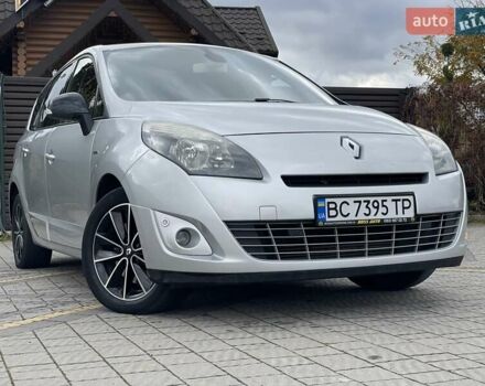 Серый Рено Гранд Сценик, объемом двигателя 2 л и пробегом 249 тыс. км за 8450 $, фото 4 на Automoto.ua