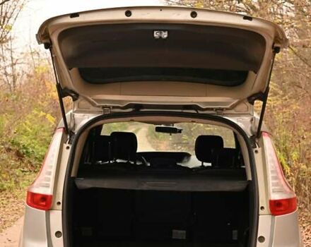 Серый Рено Гранд Сценик, объемом двигателя 1.6 л и пробегом 335 тыс. км за 7400 $, фото 73 на Automoto.ua