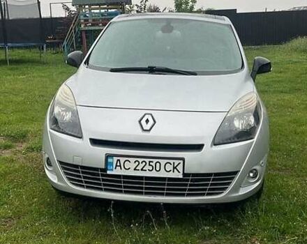 Серый Рено Гранд Сценик, объемом двигателя 1.5 л и пробегом 250 тыс. км за 8000 $, фото 6 на Automoto.ua