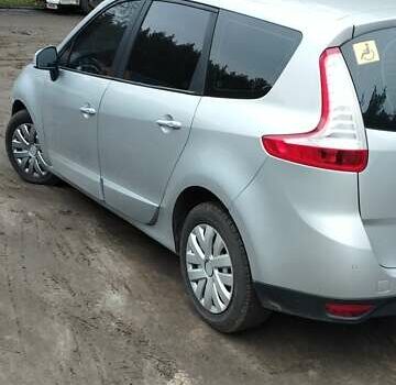 Сірий Рено Гранд Сценік, об'ємом двигуна 2 л та пробігом 329 тис. км за 7350 $, фото 15 на Automoto.ua