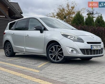 Серый Рено Гранд Сценик, объемом двигателя 2 л и пробегом 249 тыс. км за 8450 $, фото 7 на Automoto.ua