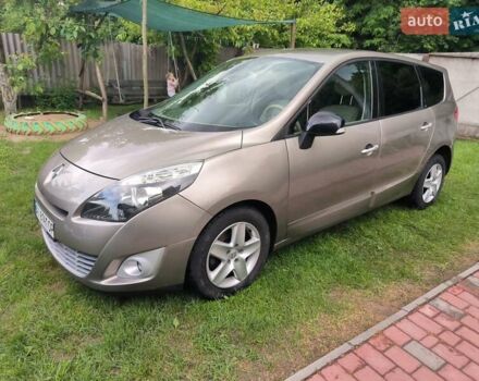 Серый Рено Гранд Сценик, объемом двигателя 1.6 л и пробегом 240 тыс. км за 7500 $, фото 2 на Automoto.ua