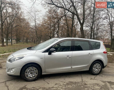 Сірий Рено Гранд Сценік, об'ємом двигуна 1.87 л та пробігом 220 тис. км за 8000 $, фото 13 на Automoto.ua