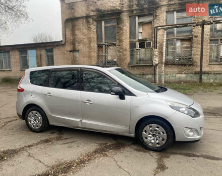 Сірий Рено Гранд Сценік, об'ємом двигуна 1.87 л та пробігом 220 тис. км за 8000 $, фото 1 на Automoto.ua