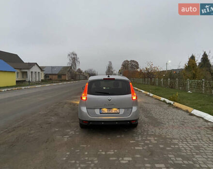 Серый Рено Гранд Сценик, объемом двигателя 1.46 л и пробегом 284 тыс. км за 5950 $, фото 3 на Automoto.ua