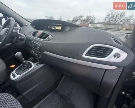 Сірий Рено Гранд Сценік, об'ємом двигуна 1.6 л та пробігом 219 тис. км за 9000 $, фото 35 на Automoto.ua