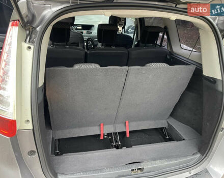 Серый Рено Гранд Сценик, объемом двигателя 1.46 л и пробегом 277 тыс. км за 6900 $, фото 12 на Automoto.ua