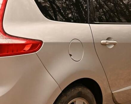 Серый Рено Гранд Сценик, объемом двигателя 1.6 л и пробегом 335 тыс. км за 7400 $, фото 71 на Automoto.ua