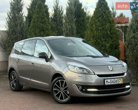 Серый Рено Гранд Сценик, объемом двигателя 2 л и пробегом 241 тыс. км за 10950 $, фото 5 на Automoto.ua