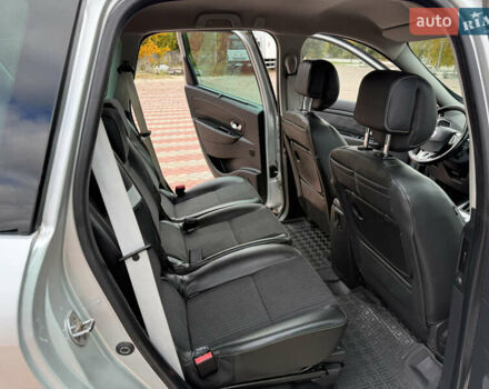 Серый Рено Гранд Сценик, объемом двигателя 2 л и пробегом 187 тыс. км за 8750 $, фото 22 на Automoto.ua