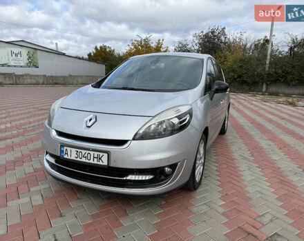 Серый Рено Гранд Сценик, объемом двигателя 2 л и пробегом 187 тыс. км за 8750 $, фото 2 на Automoto.ua