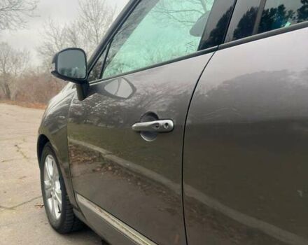 Сірий Рено Гранд Сценік, об'ємом двигуна 1.6 л та пробігом 204 тис. км за 8500 $, фото 17 на Automoto.ua