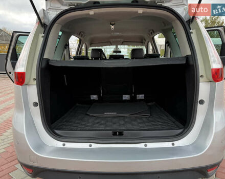 Серый Рено Гранд Сценик, объемом двигателя 2 л и пробегом 187 тыс. км за 8750 $, фото 33 на Automoto.ua