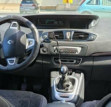 Серый Рено Гранд Сценик, объемом двигателя 1.5 л и пробегом 301 тыс. км за 8700 $, фото 6 на Automoto.ua