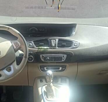 Сірий Рено Гранд Сценік, об'ємом двигуна 1.6 л та пробігом 237 тис. км за 7700 $, фото 12 на Automoto.ua