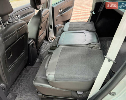 Серый Рено Гранд Сценик, объемом двигателя 2 л и пробегом 187 тыс. км за 8750 $, фото 26 на Automoto.ua