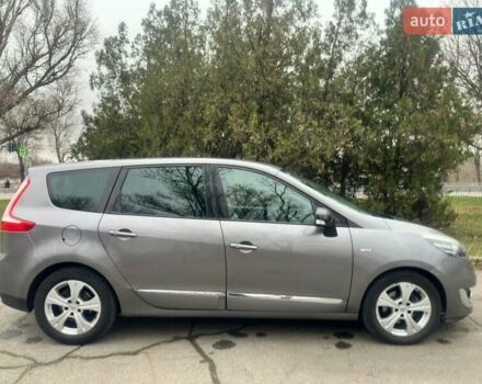 Сірий Рено Гранд Сценік, об'ємом двигуна 1.6 л та пробігом 204 тис. км за 8500 $, фото 3 на Automoto.ua