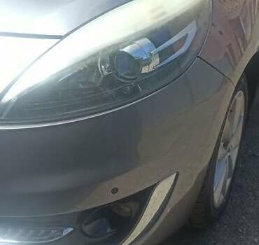 Сірий Рено Гранд Сценік, об'ємом двигуна 1.6 л та пробігом 237 тис. км за 7700 $, фото 3 на Automoto.ua