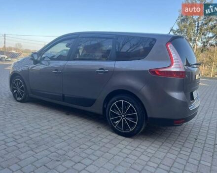 Серый Рено Гранд Сценик, объемом двигателя 1.5 л и пробегом 272 тыс. км за 8000 $, фото 7 на Automoto.ua