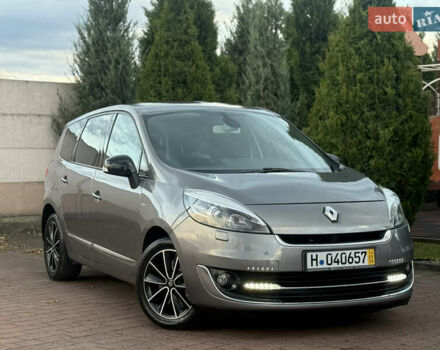 Серый Рено Гранд Сценик, объемом двигателя 2 л и пробегом 241 тыс. км за 10950 $, фото 7 на Automoto.ua