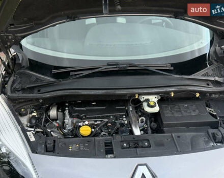 Серый Рено Гранд Сценик, объемом двигателя 2 л и пробегом 241 тыс. км за 10950 $, фото 65 на Automoto.ua