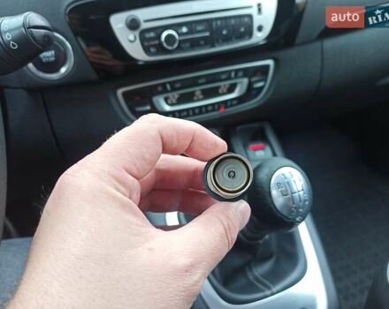 Серый Рено Гранд Сценик, объемом двигателя 1.6 л и пробегом 205 тыс. км за 10500 $, фото 16 на Automoto.ua