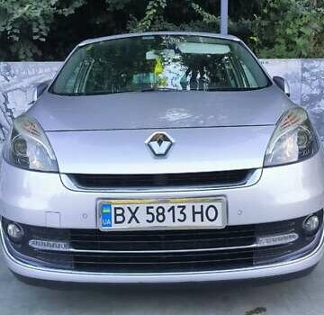 Серый Рено Гранд Сценик, объемом двигателя 1.5 л и пробегом 301 тыс. км за 8700 $, фото 3 на Automoto.ua