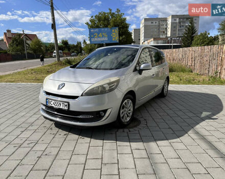 Серый Рено Гранд Сценик, объемом двигателя 1.46 л и пробегом 238 тыс. км за 8500 $, фото 1 на Automoto.ua