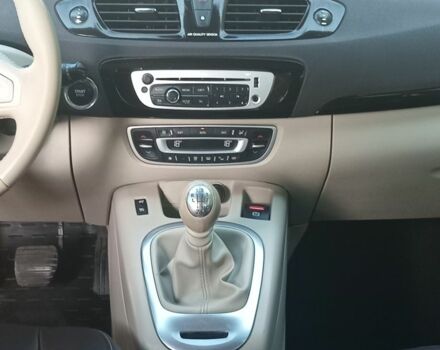 Серый Рено Гранд Сценик, объемом двигателя 1.5 л и пробегом 309 тыс. км за 8750 $, фото 7 на Automoto.ua