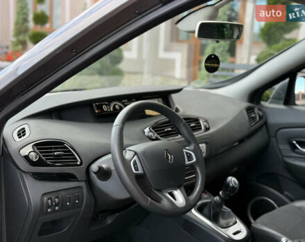 Серый Рено Гранд Сценик, объемом двигателя 1.5 л и пробегом 239 тыс. км за 8999 $, фото 3 на Automoto.ua