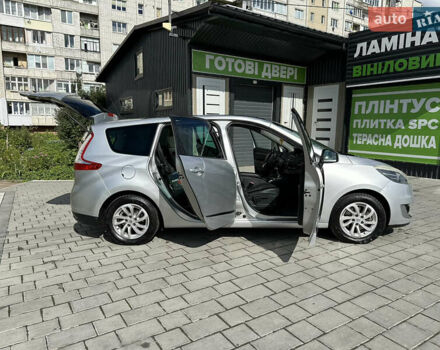 Серый Рено Гранд Сценик, объемом двигателя 1.46 л и пробегом 238 тыс. км за 8500 $, фото 10 на Automoto.ua